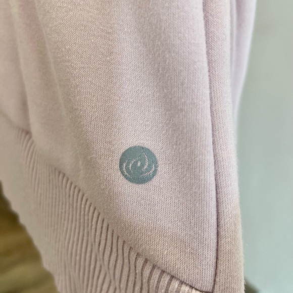 Muted pink sweat  shirt by Apana. Size Med. - Picture 2 of 4
